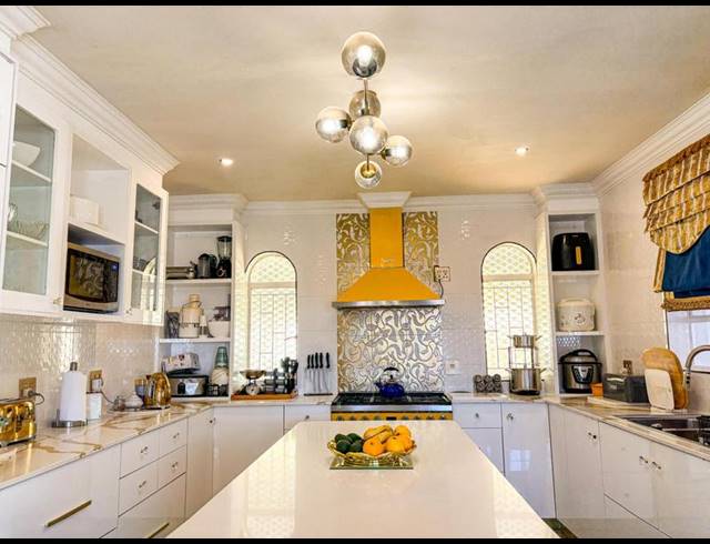 7 BEDROOM HOUSE FOR SALE IN GLENVISTA